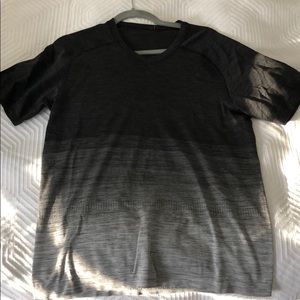 ✨SOLD: Men’s lululemon ombré shirt